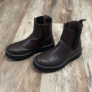 H&M Boys Chelsea Boots. Size 3.